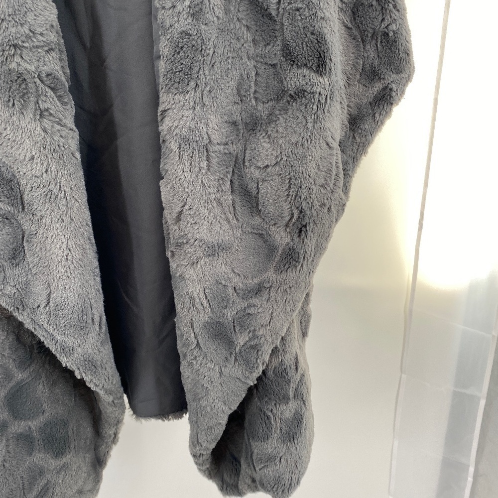 Jack by BB Dakota Faux Fur Vest - Picture 3 of 5
